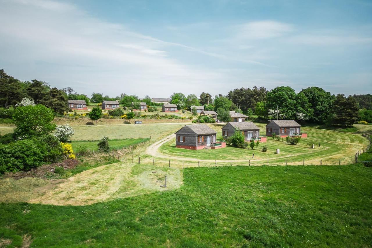 Les Chalets De La Vallee Du Bes Albaret-le-Comtal Екстериор снимка